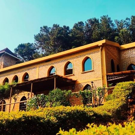Le Chateau Du Lac De Mantasoa エクステリア 写真