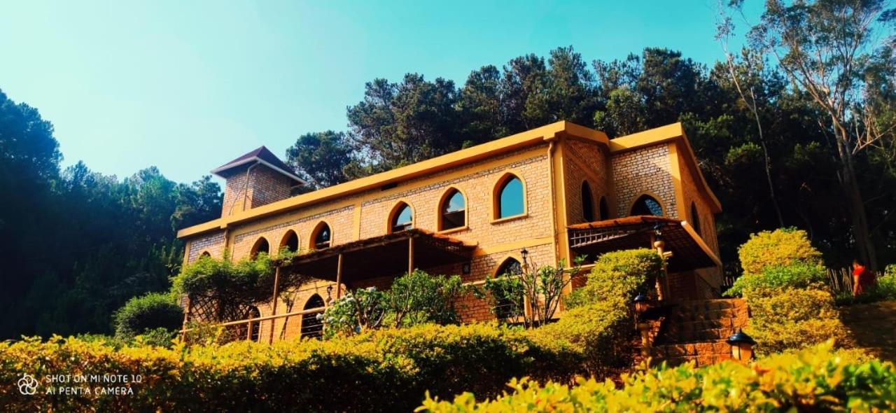 Le Chateau Du Lac De Mantasoa エクステリア 写真