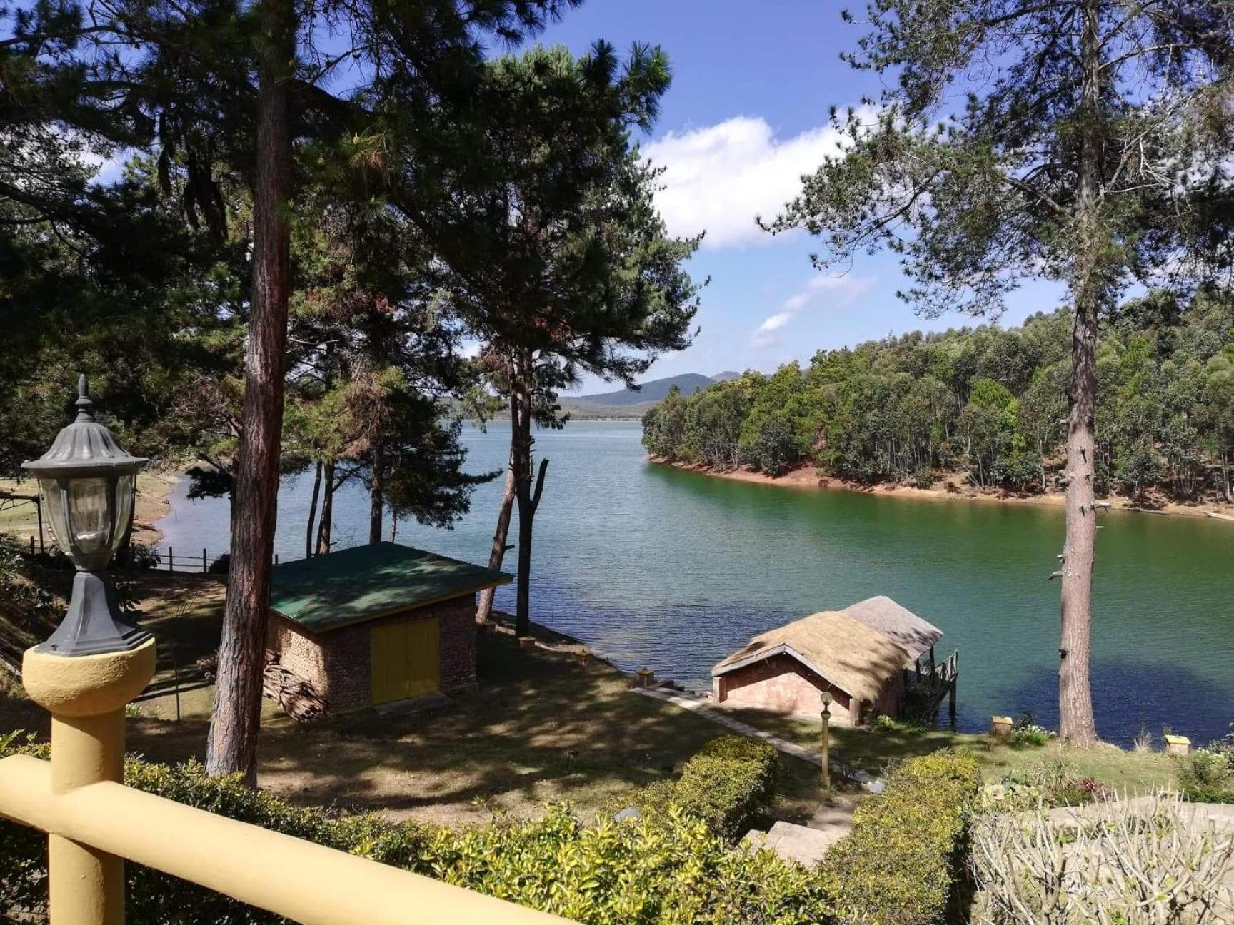 Le Chateau Du Lac De Mantasoa エクステリア 写真