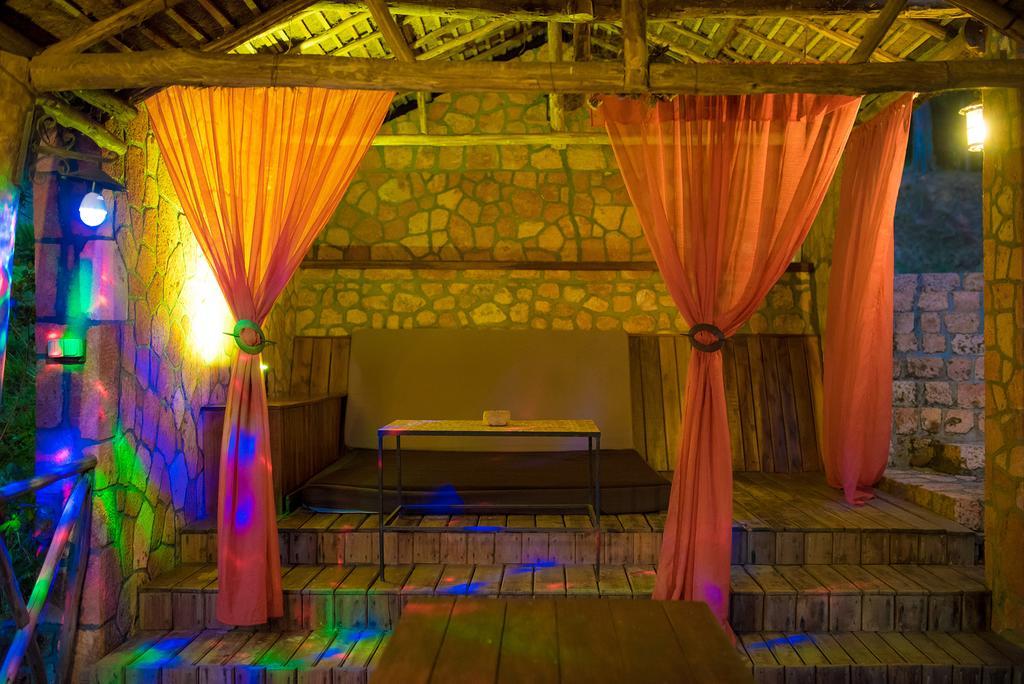 Le Chateau Du Lac De Mantasoa エクステリア 写真